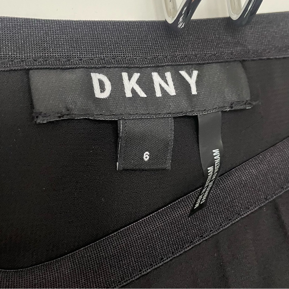DKNY Black Pleated Skirt - Size 6 - Picture 5 of 7